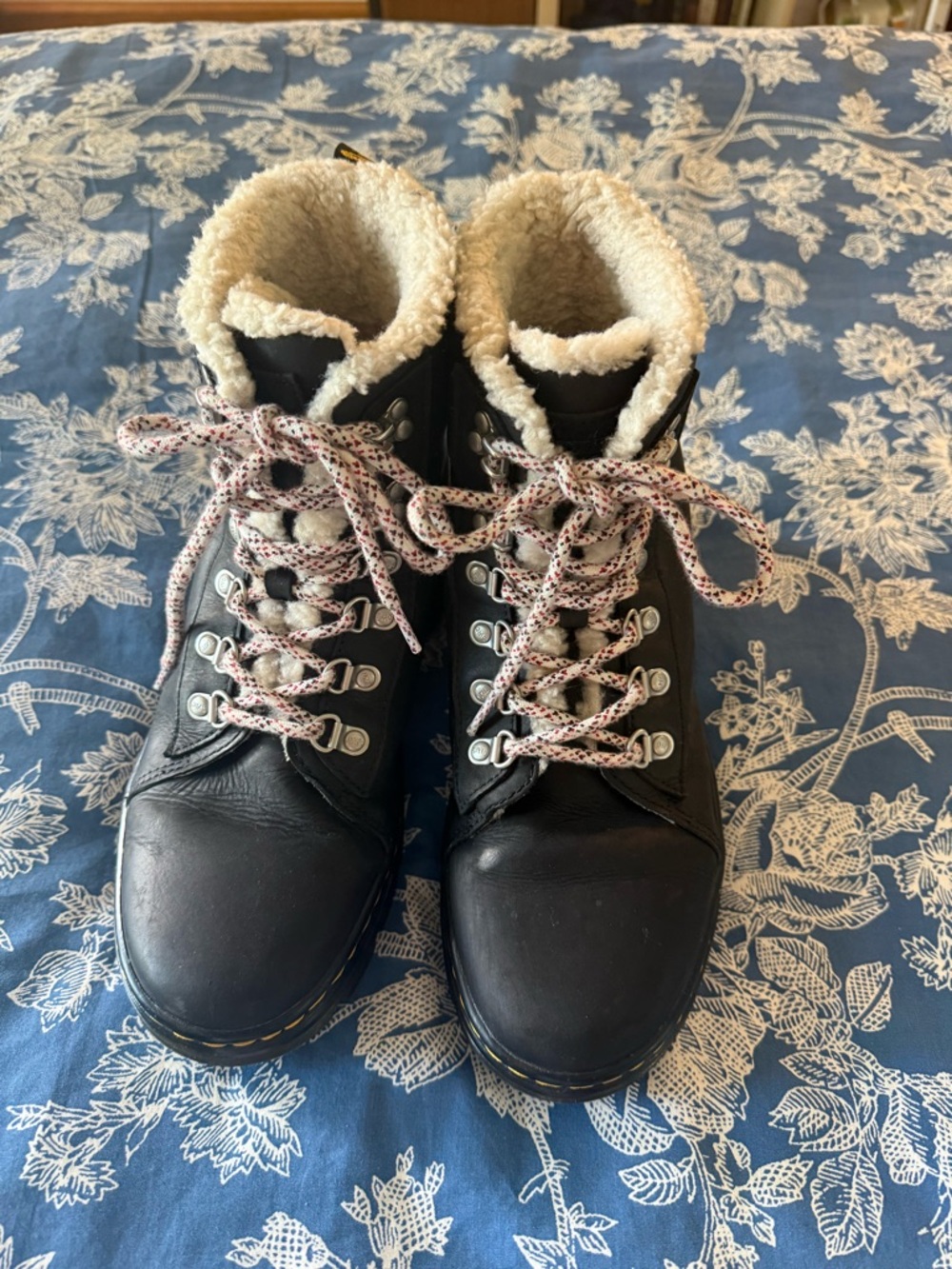 Black Leather Lace-Up Winter Boots with Faux Shearling - Picture 2 of 6